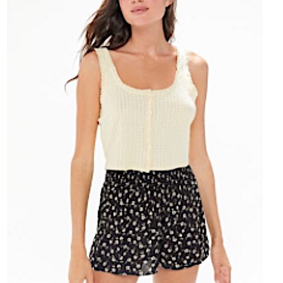 UO our from under flowy short - Picture 4 of 4